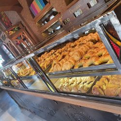 El Nazareno: Fábrica Familiar De Alfajores Y Especialidades. (Confiterías en Merlo San Luis)