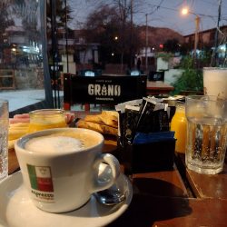 Grano: Cafe Bar Y Panaderia (Cafeterías en Merlo San Luis)