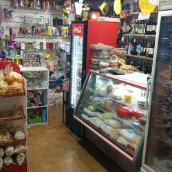 Maxi Kiosco Jl (Supermercados en Merlo San Luis)
