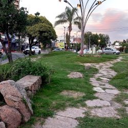 Plazoleta Hipolito Yrigoyen (Parques de diversiones en Merlo San Luis)